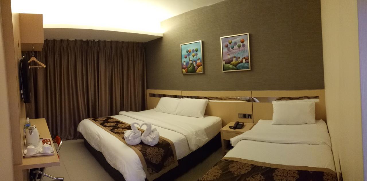 Golden Leaves Hotel Malacca Bagian luar foto